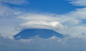 第９回　富士山　～孤高にそびえ、神秘の雲生む～